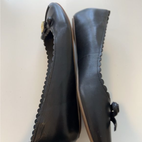 Kate Spade Women’s Black Leather Ballet Flat with Scalloped Edge Size 8M - Picture 5 of 7